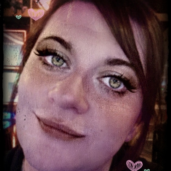 Meet your Posher, Colette an - Picture 3 of 3